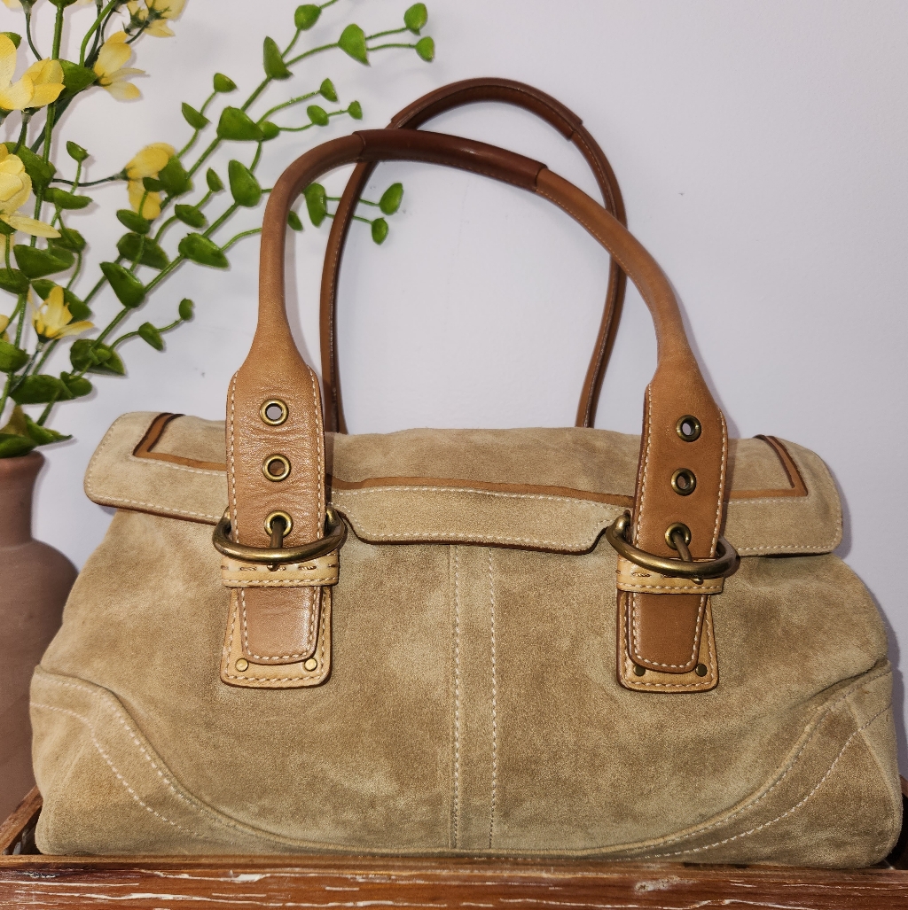 #2574, Vtg Coach 9674 Soho Suede Flap Satchel Camel Tan Leather Y2k Boho Purse.